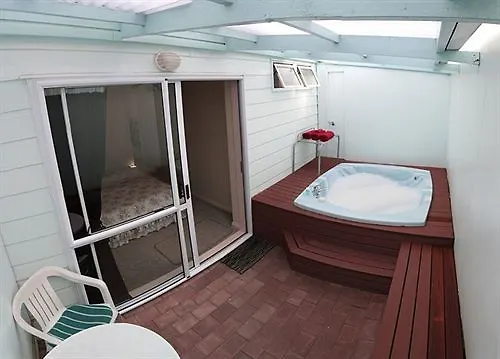 Ashleigh Court 4*